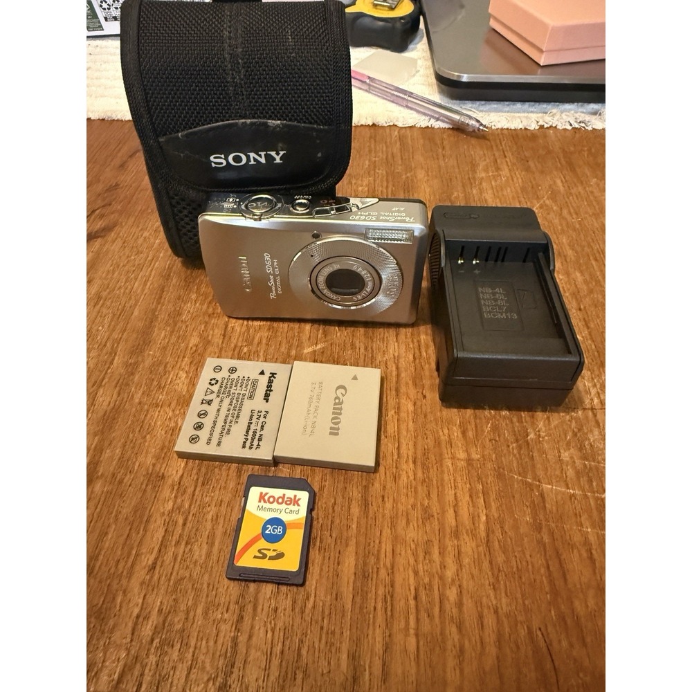 Canon PowerShot SD630 6MP Digital Elph Camera PC1147 Bundle Silver